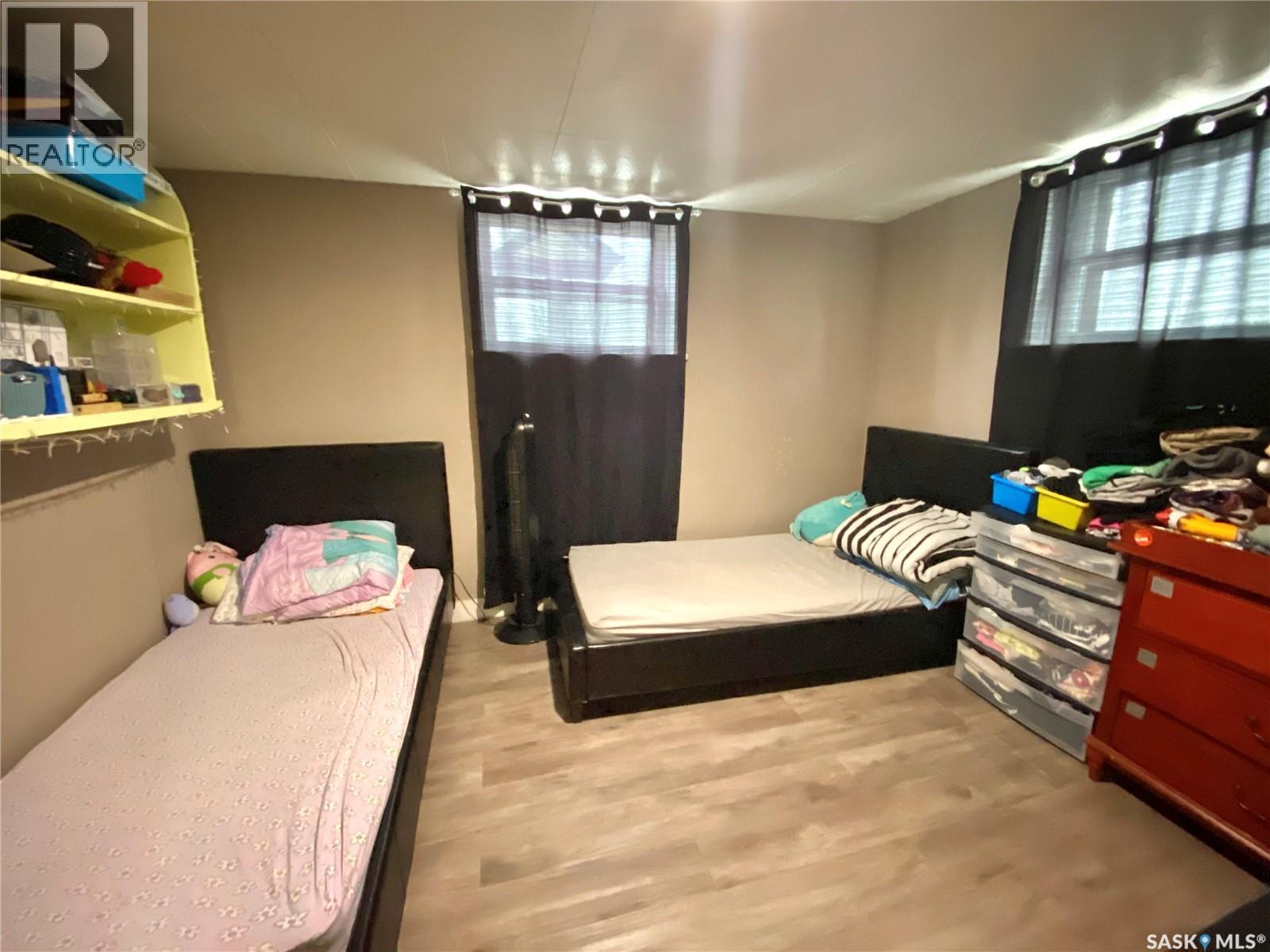 612 2Nd Avenue Nw, Swift Current, SK - Indoor Photo Showing Bedroom