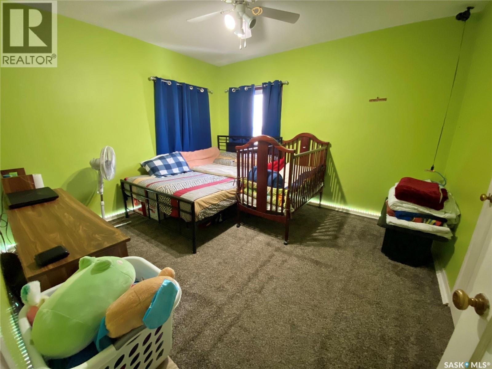 612 2Nd Avenue Nw, Swift Current, SK - Indoor Photo Showing Bedroom