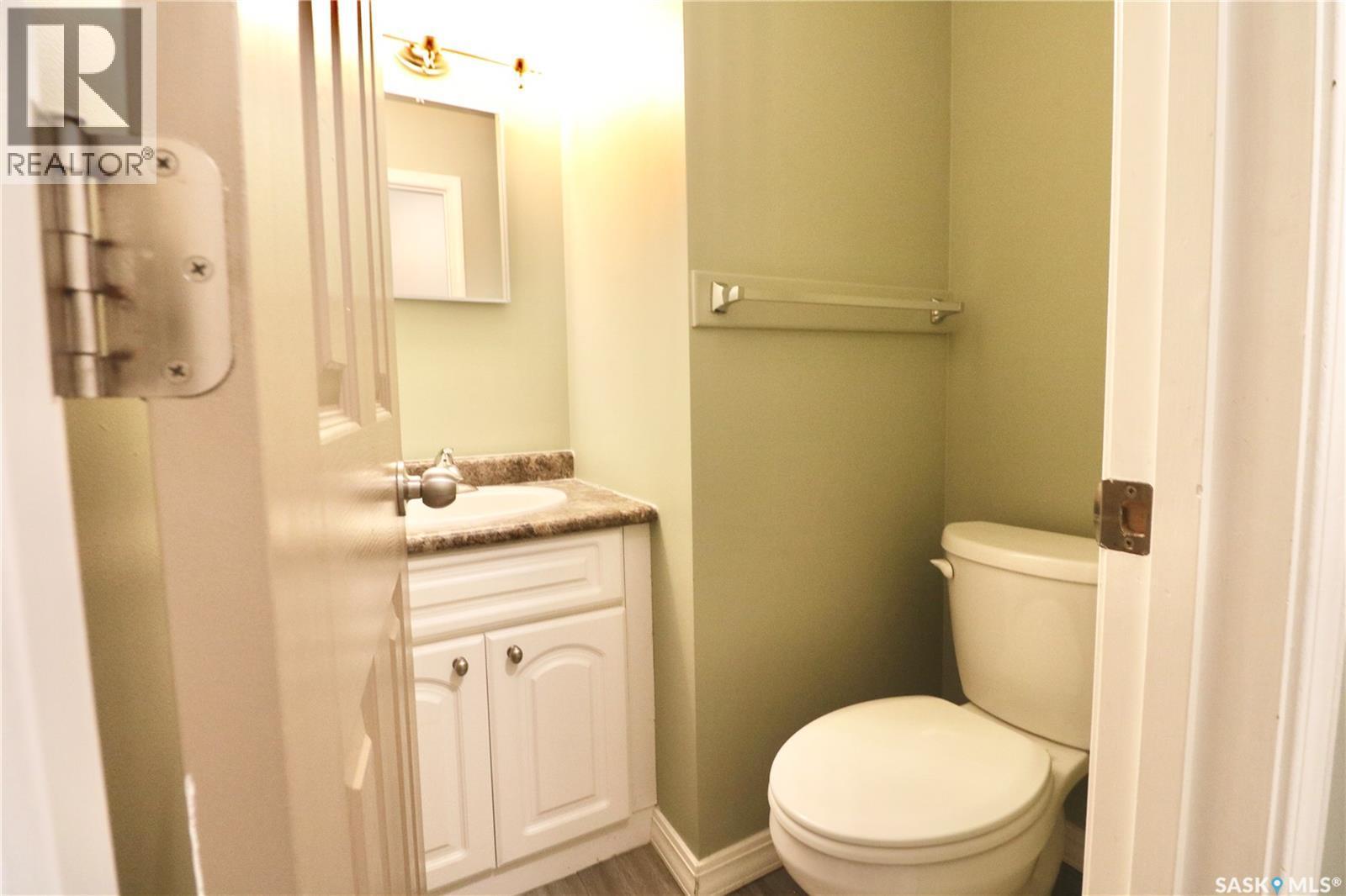 35 Mackenzie Way, Regina, SK - Indoor Photo Showing Bathroom