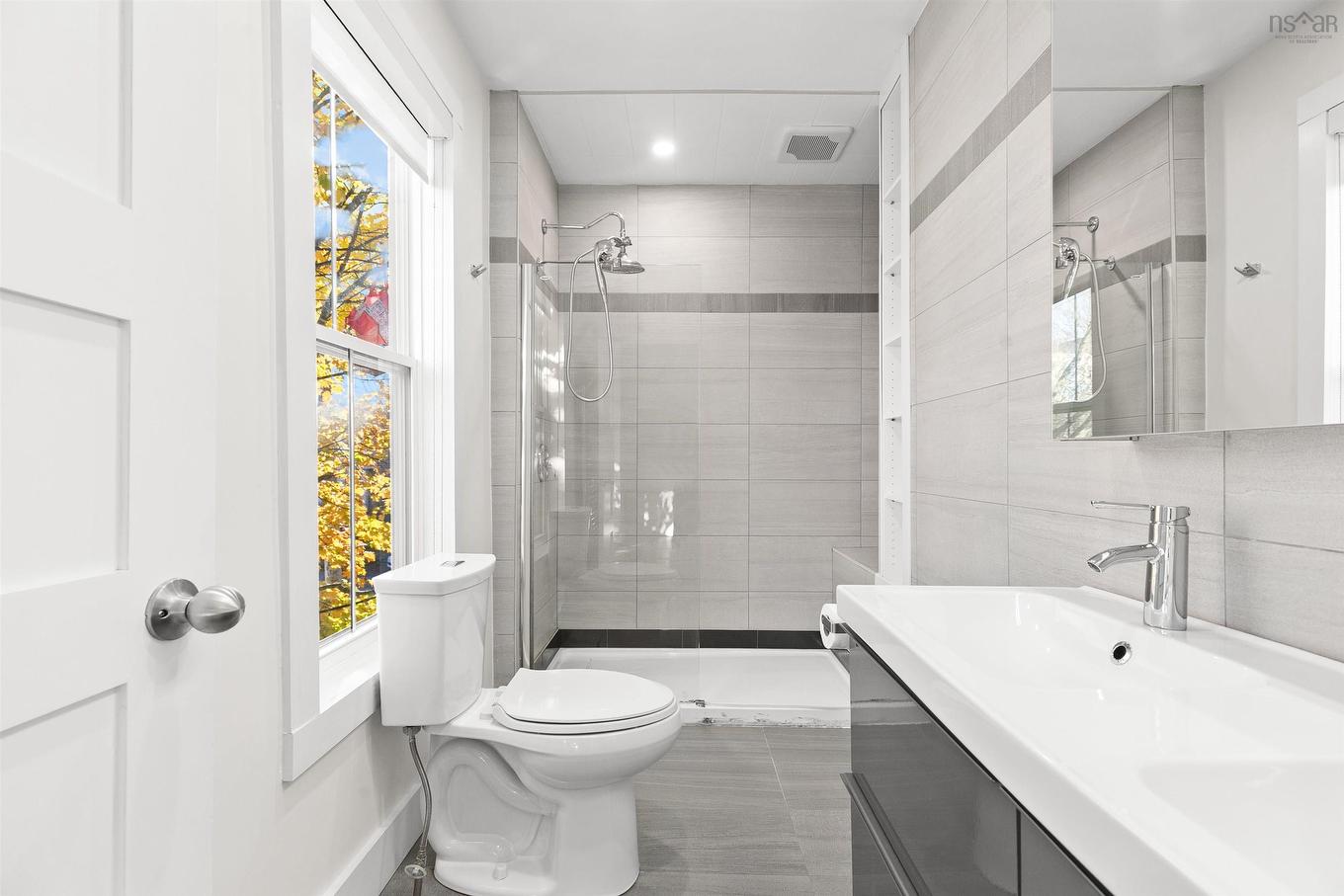 5567 Black Street, Halifax, NS - Indoor Photo Showing Bathroom