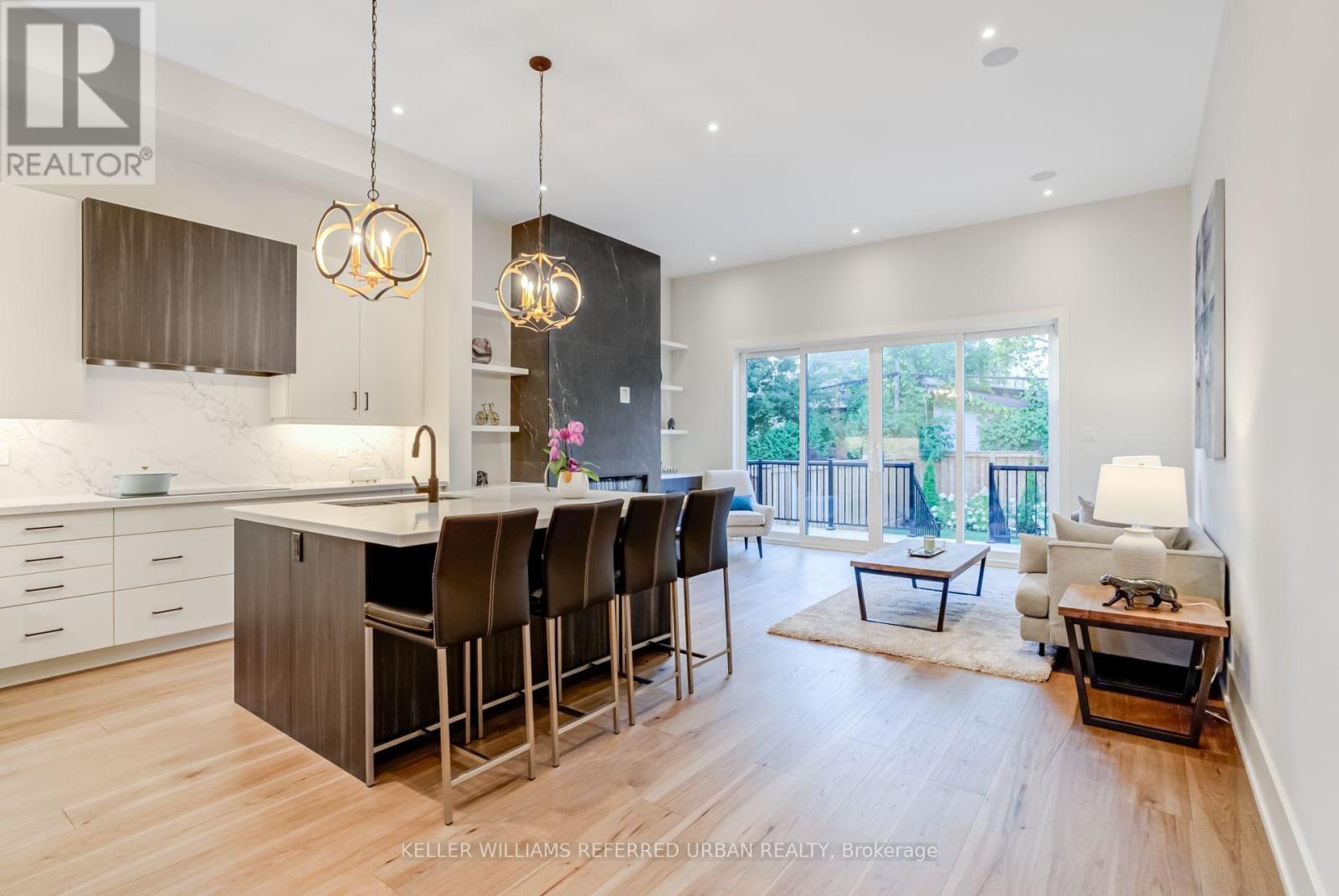 62 Ash Crescent, Toronto, ON - Indoor Photo Showing Kitchen With Upgraded Kitchen