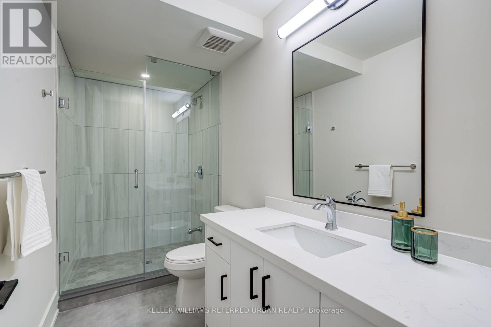 62 Ash Crescent, Toronto, ON - Indoor Photo Showing Bathroom