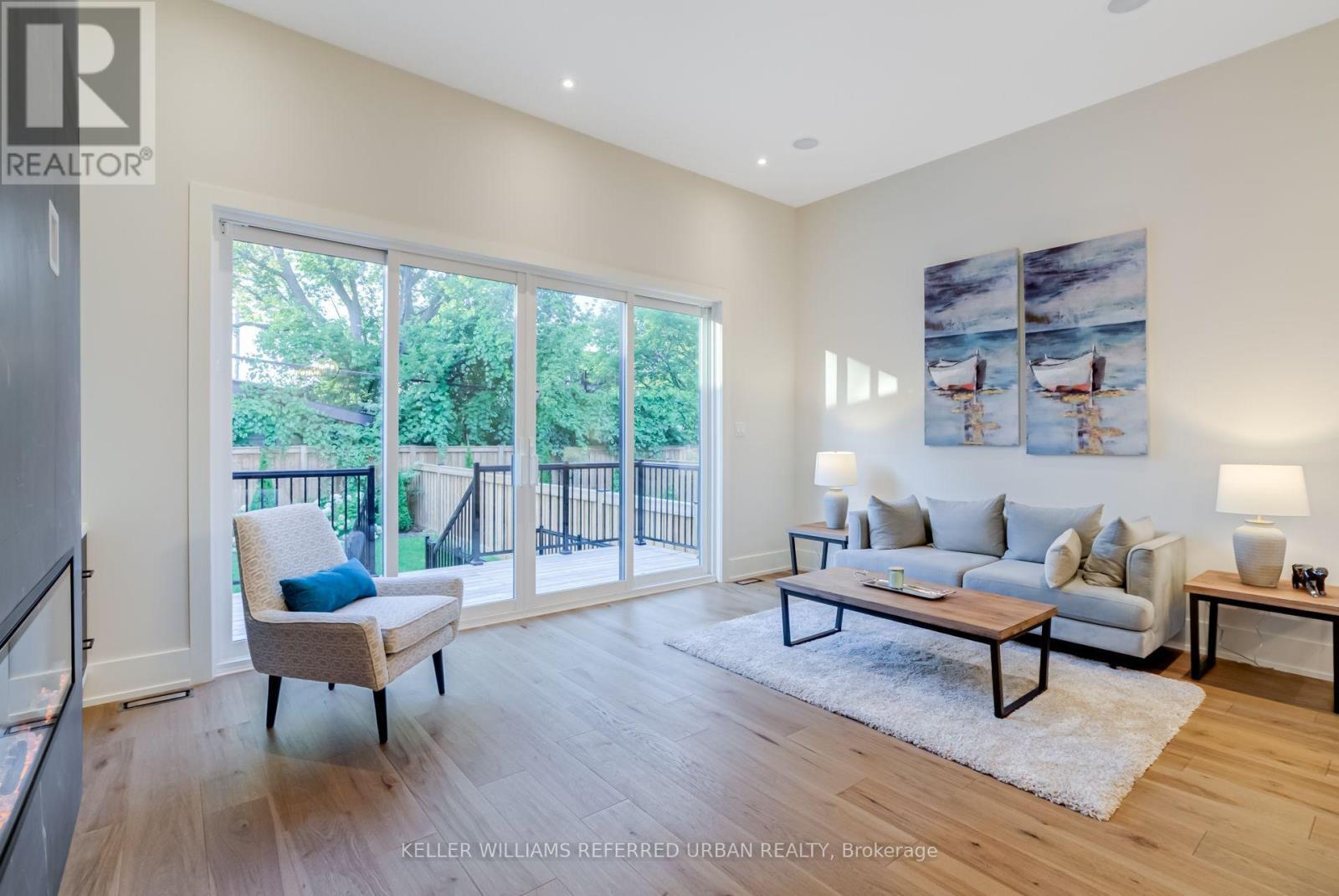 62 Ash Crescent, Toronto, ON - Indoor Photo Showing Living Room
