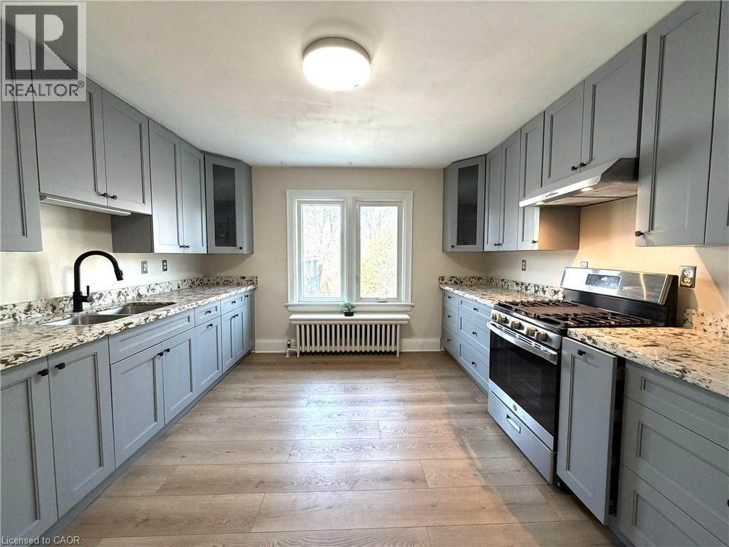 218 Weber Street E, Kitchener, ON - Indoor Photo Showing Kitchen With Double Sink With Upgraded Kitchen