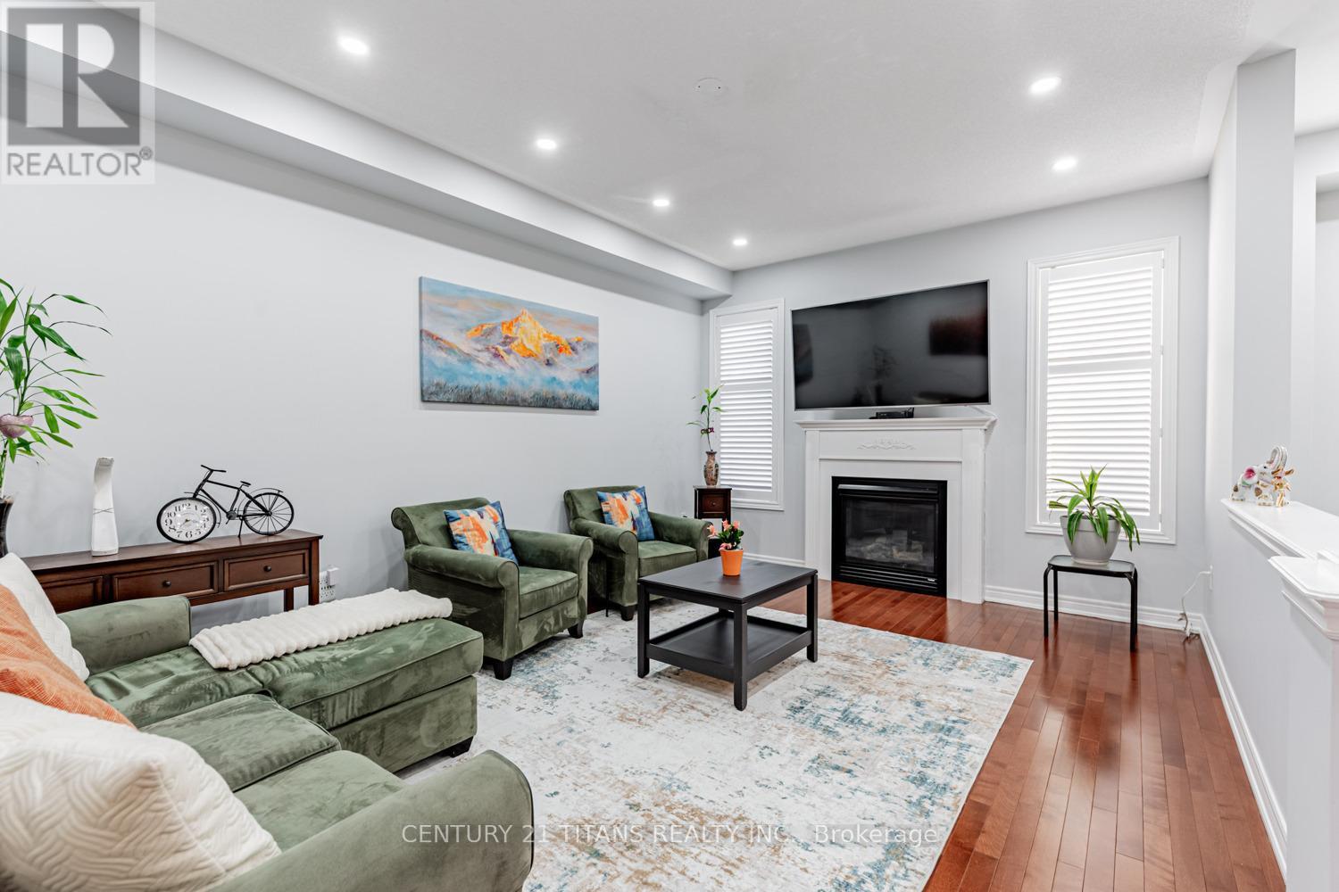 3 Condarcuri Crescent, Markham, ON - Indoor Photo Showing Living Room With Fireplace