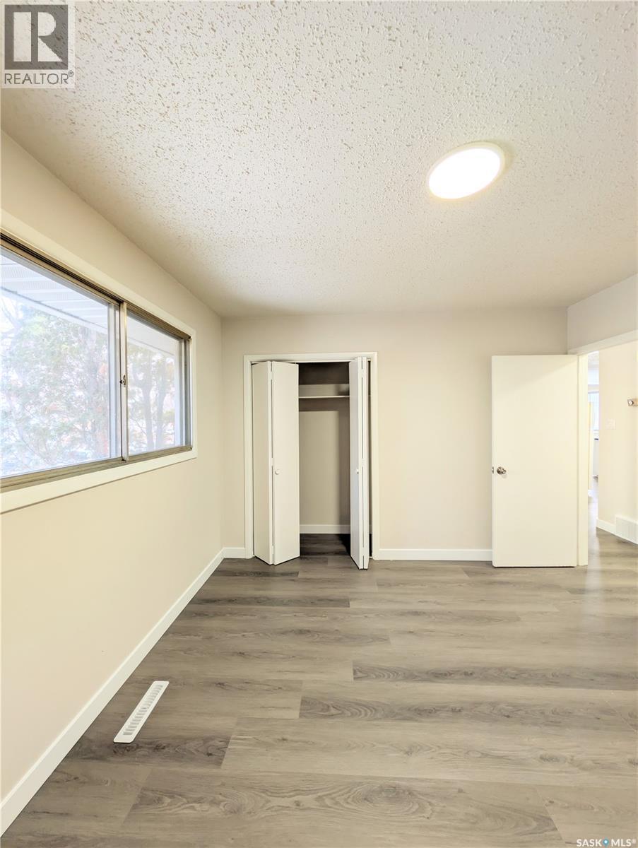 448 6Th Avenue Nw, Swift Current, SK - Indoor Photo Showing Other Room