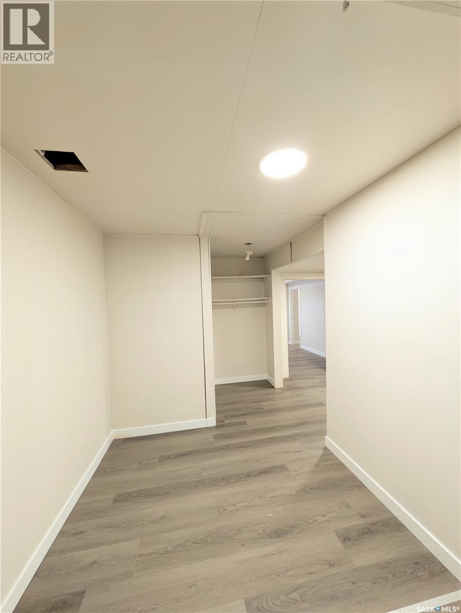 448 6Th Avenue Nw, Swift Current, SK - Indoor Photo Showing Other Room