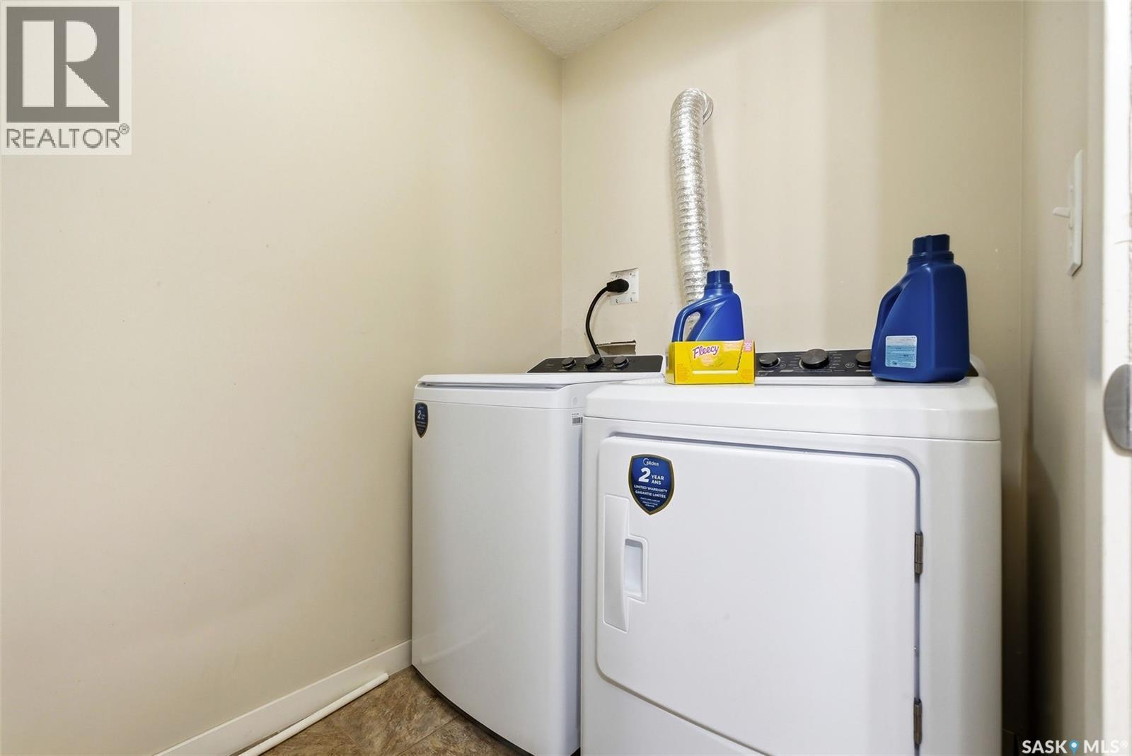129 5063 James Hill Road, Regina, SK - Indoor Photo Showing Laundry Room