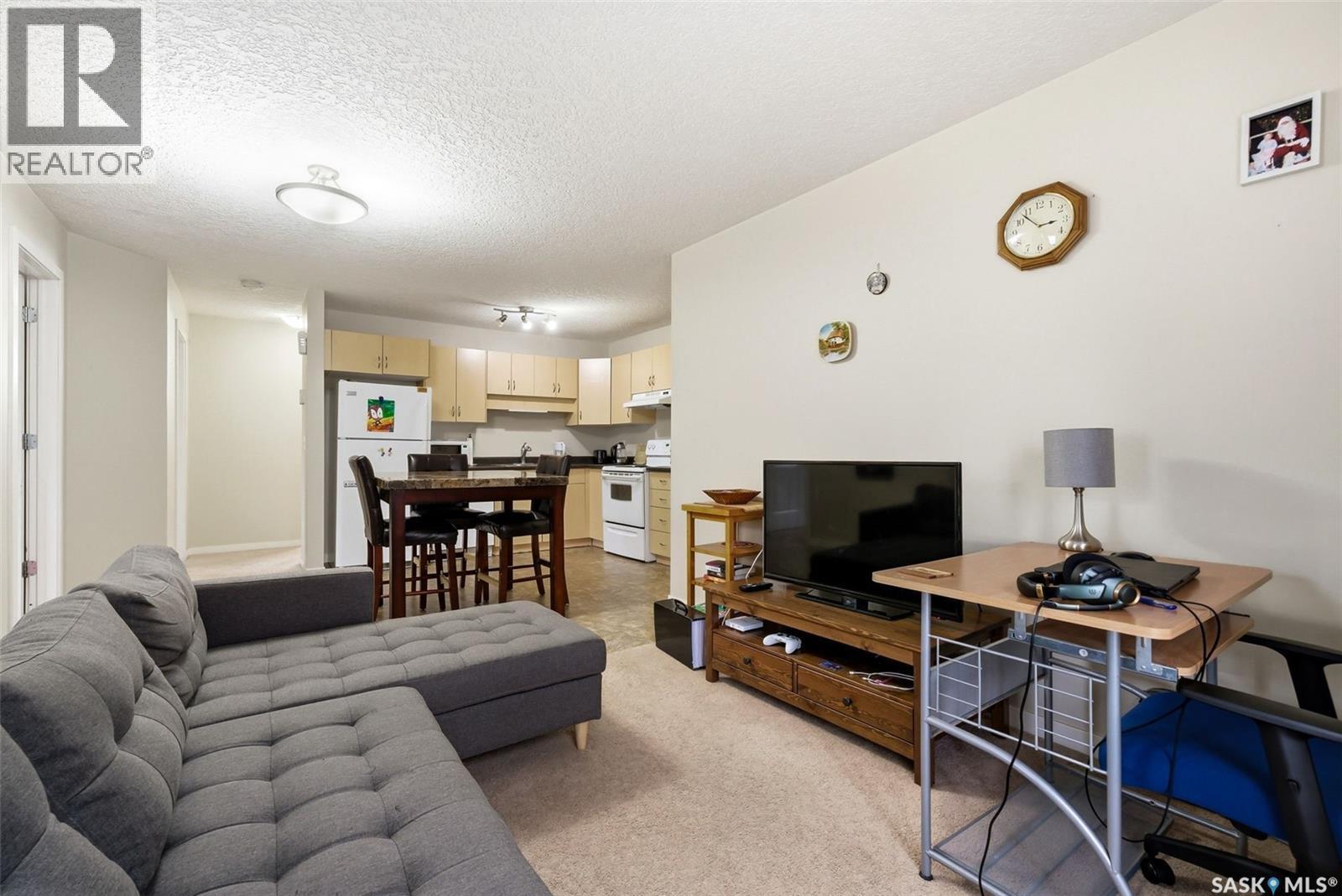 129 5063 James Hill Road, Regina, SK - Indoor Photo Showing Living Room