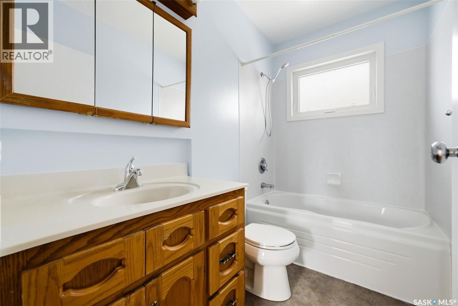 615 Mullin Avenue E, Regina, SK - Indoor Photo Showing Bathroom