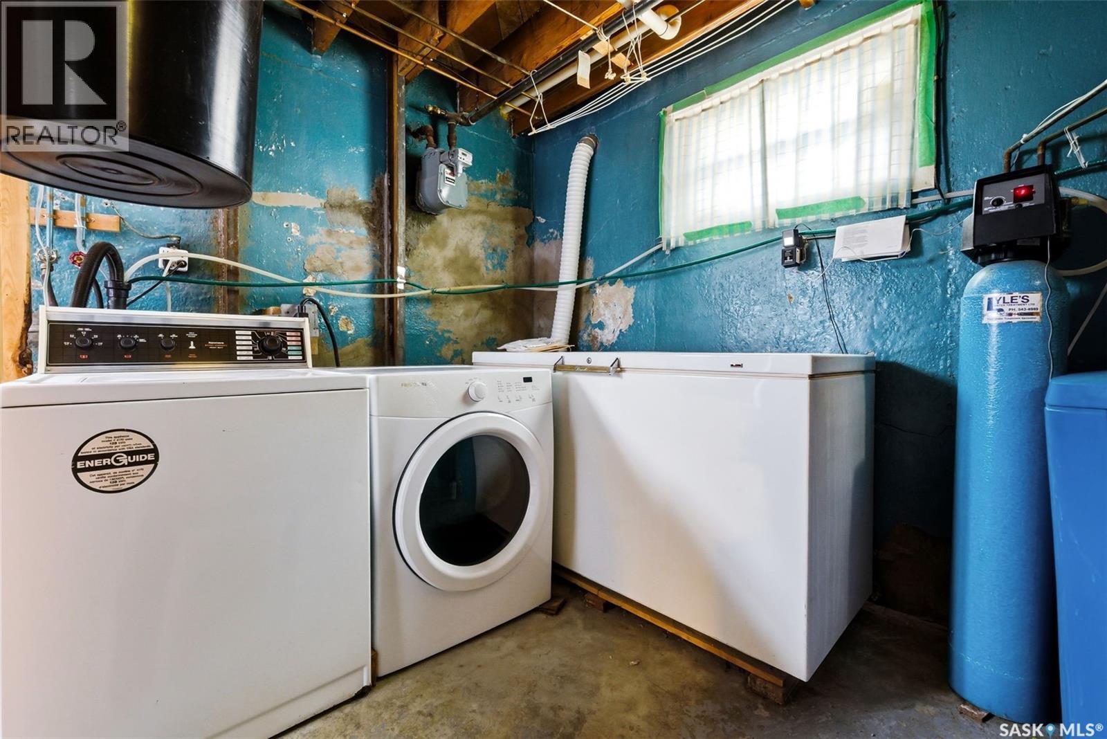 615 Mullin Avenue E, Regina, SK - Indoor Photo Showing Laundry Room