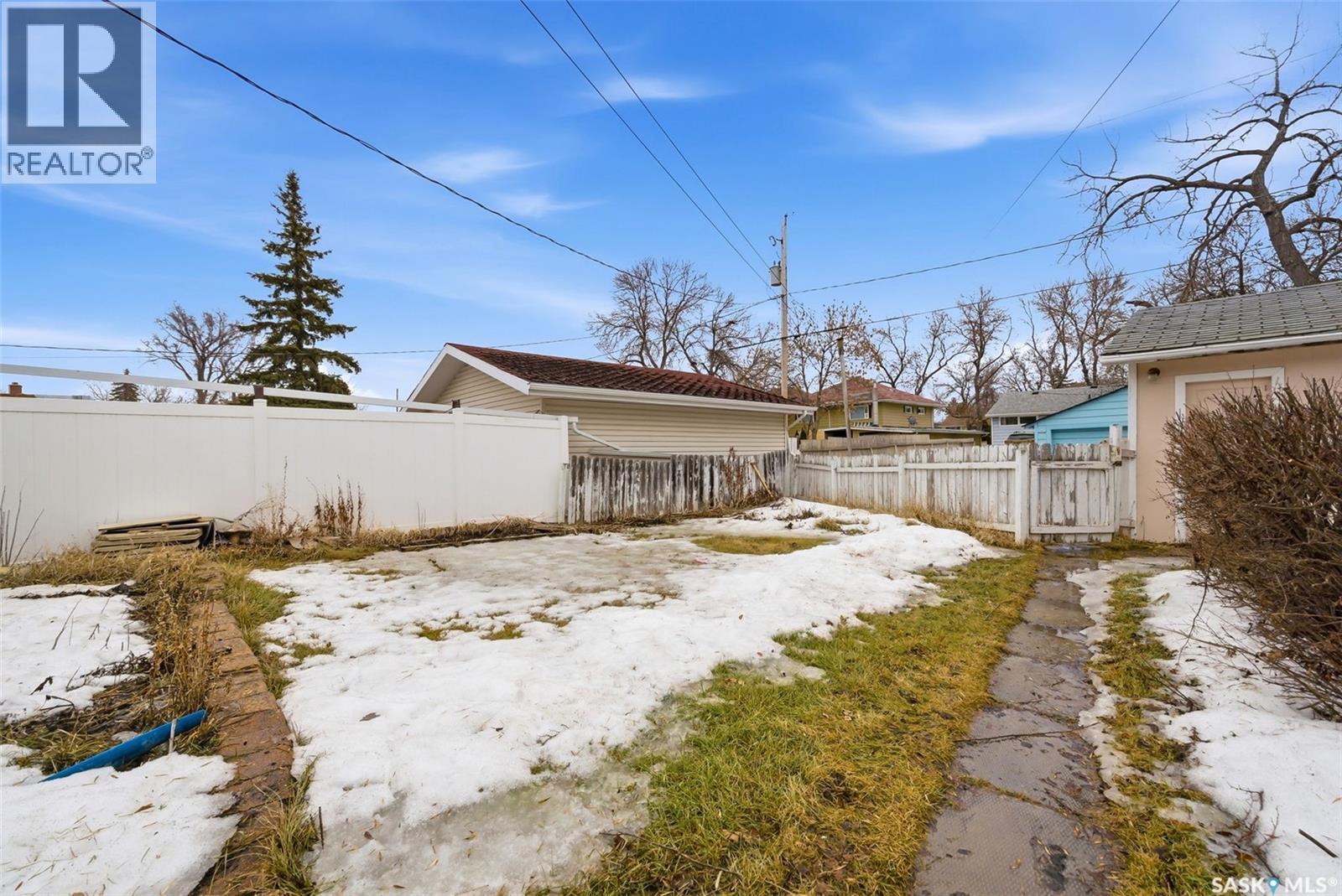 615 Mullin Avenue E, Regina, SK - Outdoor