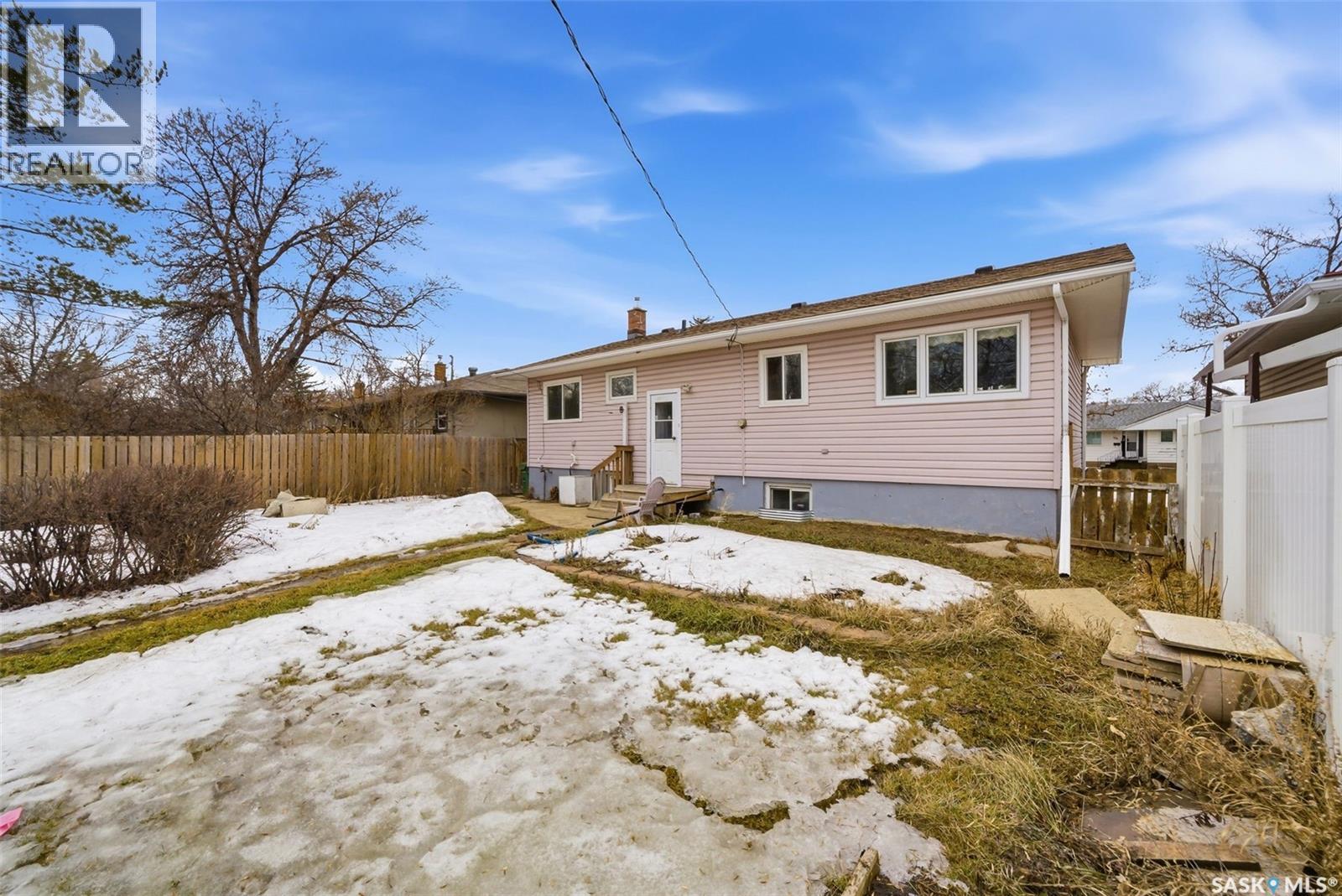615 Mullin Avenue E, Regina, SK - Outdoor