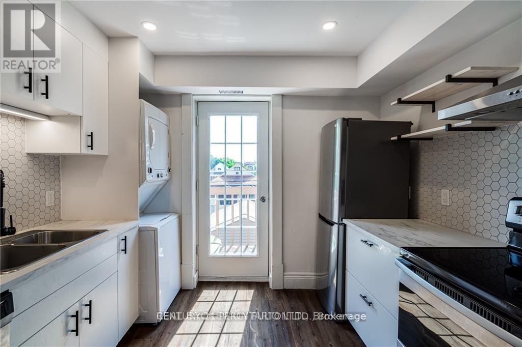 42 Balsam Avenue, Hamilton, ON - Indoor Photo Showing Kitchen With Double Sink