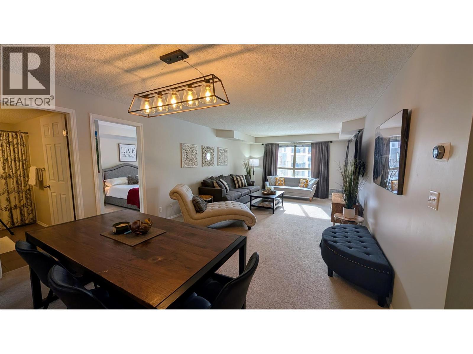 Dinning & Living Room - 205 Third Avenue Unit# 3307, Invermere, BC - Indoor