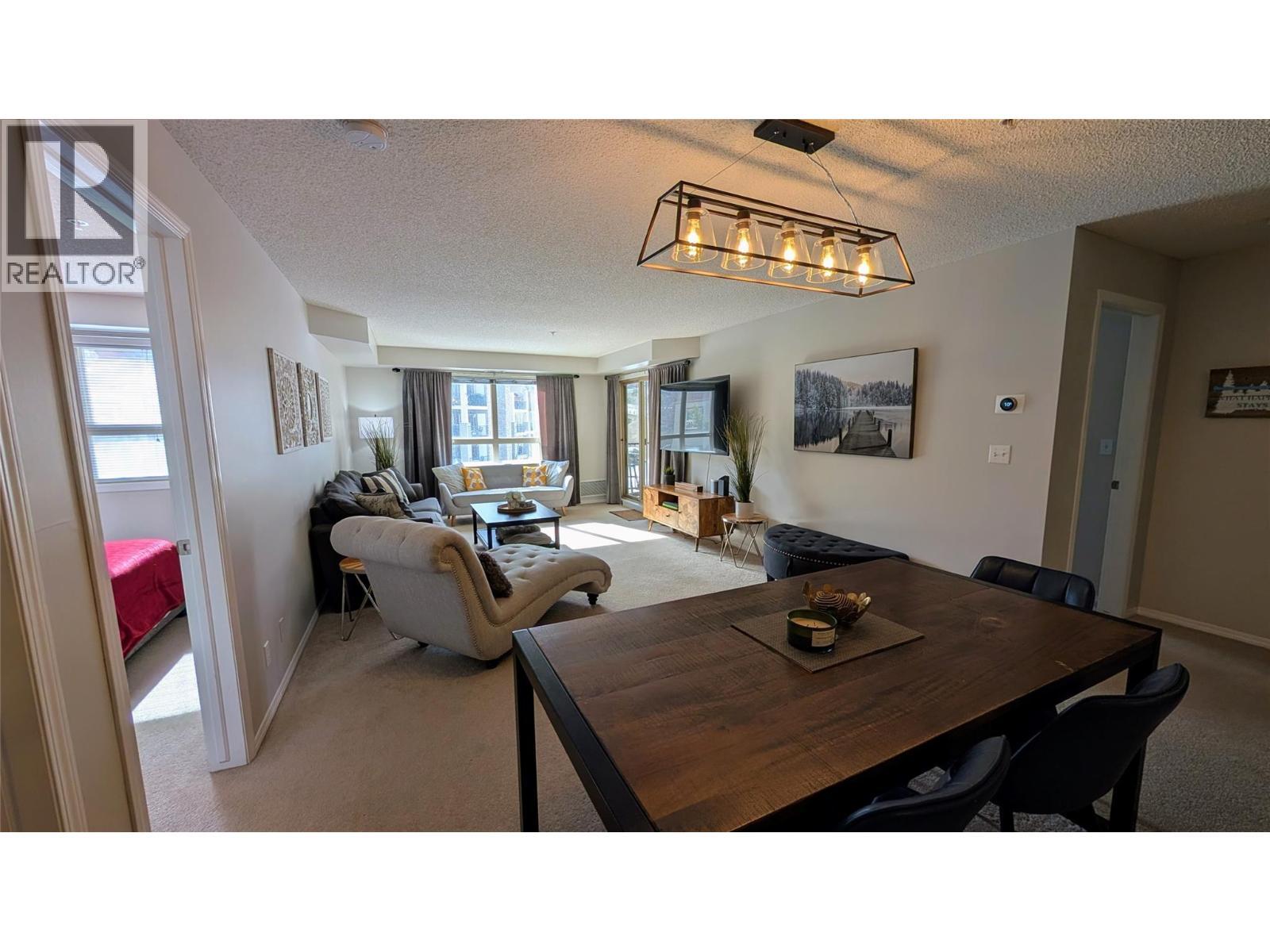 Dinning & Living room - 205 Third Avenue Unit# 3307, Invermere, BC - Indoor