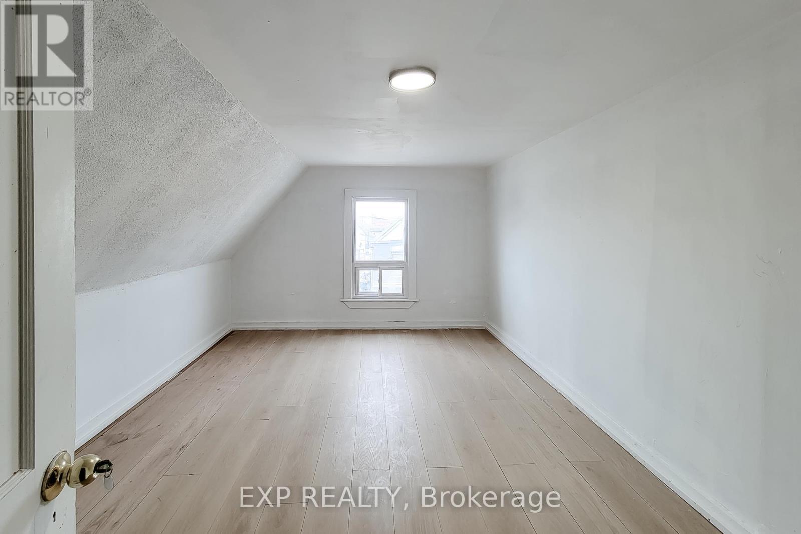 204 Sherman Avenue N, Hamilton, ON - Indoor Photo Showing Other Room