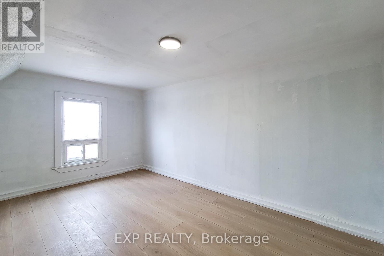 204 Sherman Avenue N, Hamilton, ON - Indoor Photo Showing Other Room