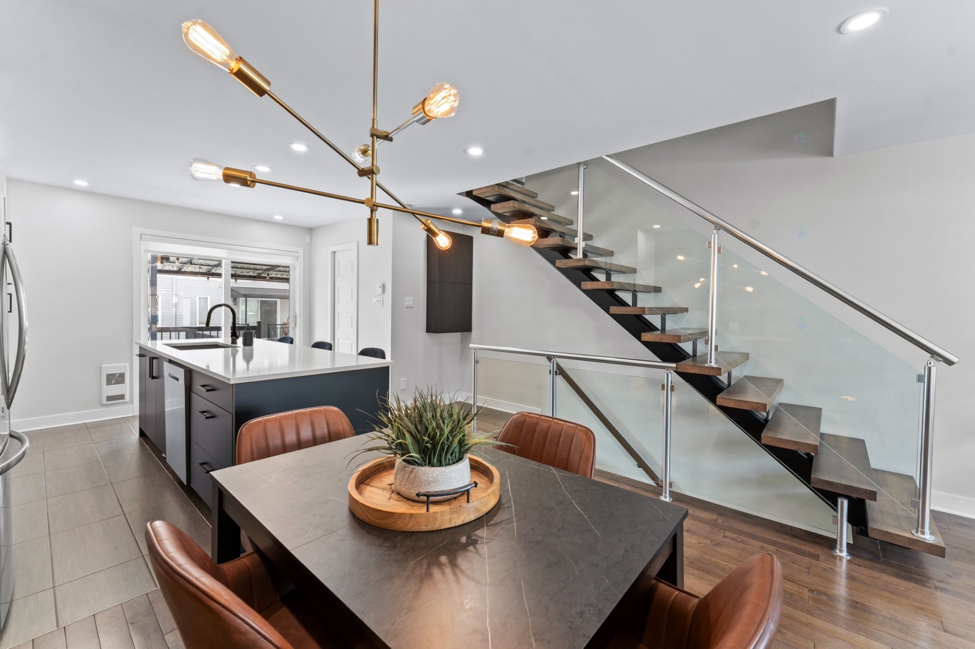 Vue d'ensemble - 1531 Rue St-André, L'Assomption, QC - Indoor Photo Showing Dining Room