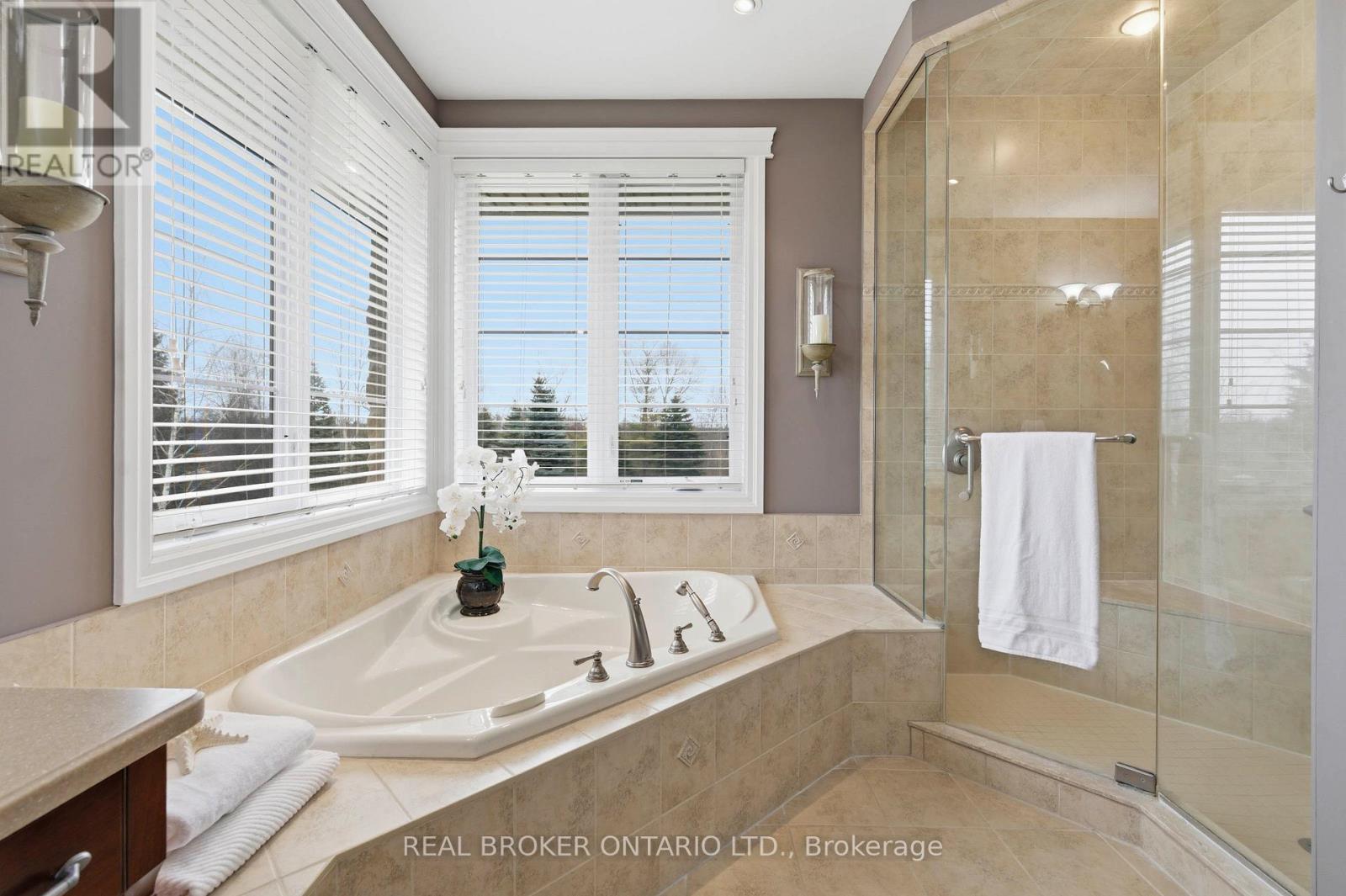 16 Seifert Court, Cambridge, ON - Indoor Photo Showing Bathroom