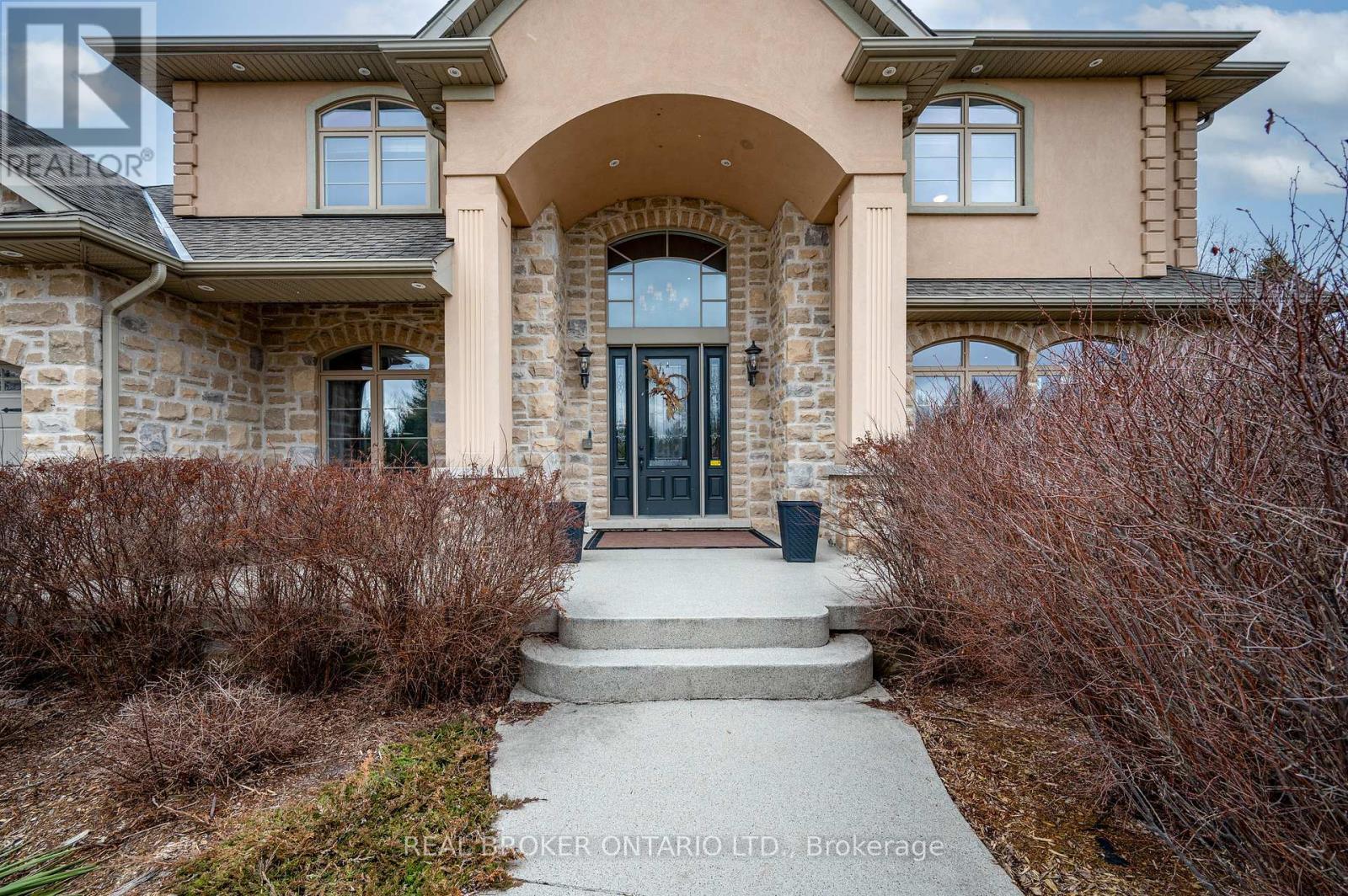 16 Seifert Court, Cambridge, ON - Outdoor