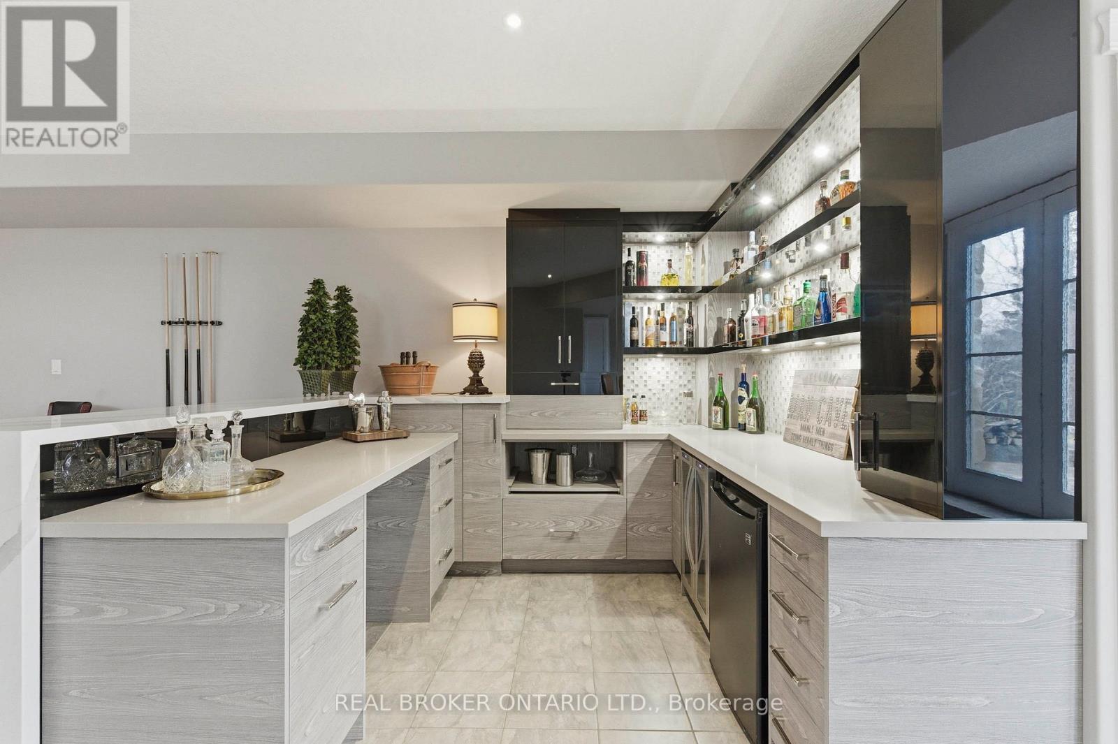 16 Seifert Court, Cambridge, ON - Indoor Photo Showing Kitchen