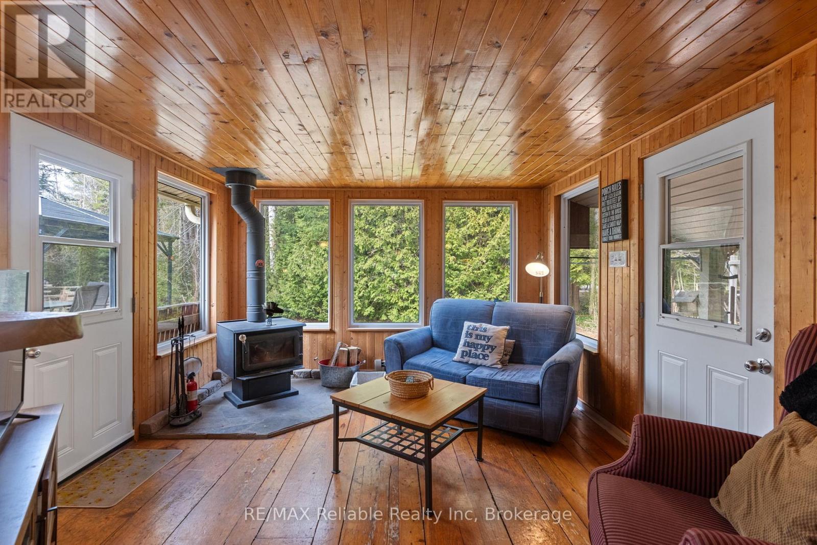 79629 Watson Drive, Central Huron (Goderich), ON - Indoor Photo Showing Living Room