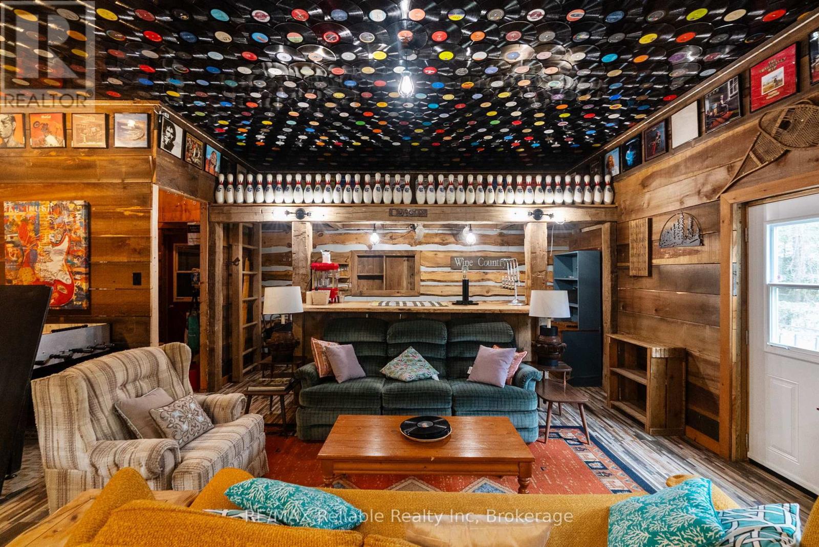 79629 Watson Drive, Central Huron (Goderich), ON - Indoor Photo Showing Living Room
