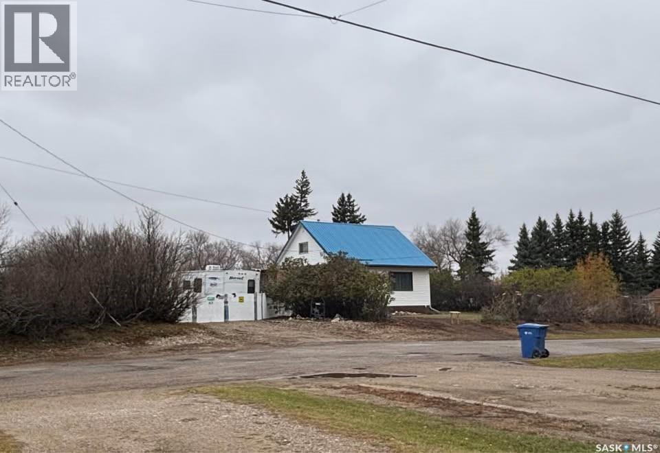 312 Golling Street, Lemberg, SK - Outdoor