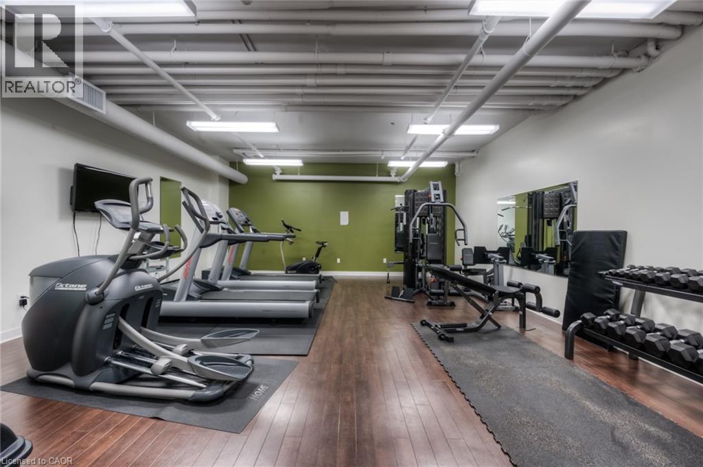 View of workout area - 191 King Street S Unit# 712, Waterloo, ON - Indoor Photo Showing Gym Room