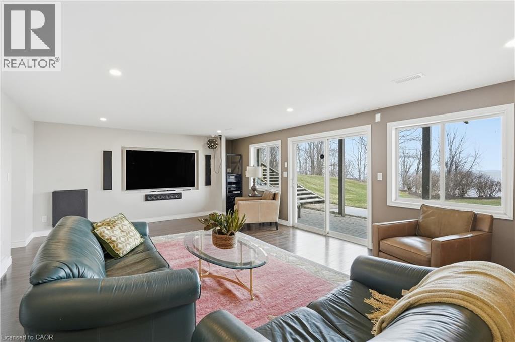 648 Front Road, St. Williams, ON - Indoor Photo Showing Living Room
