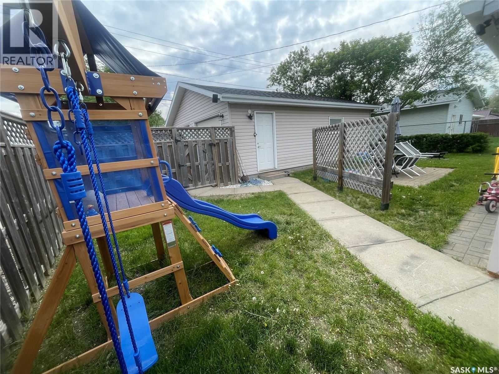 1002 2Nd Street, Estevan, SK - Outdoor