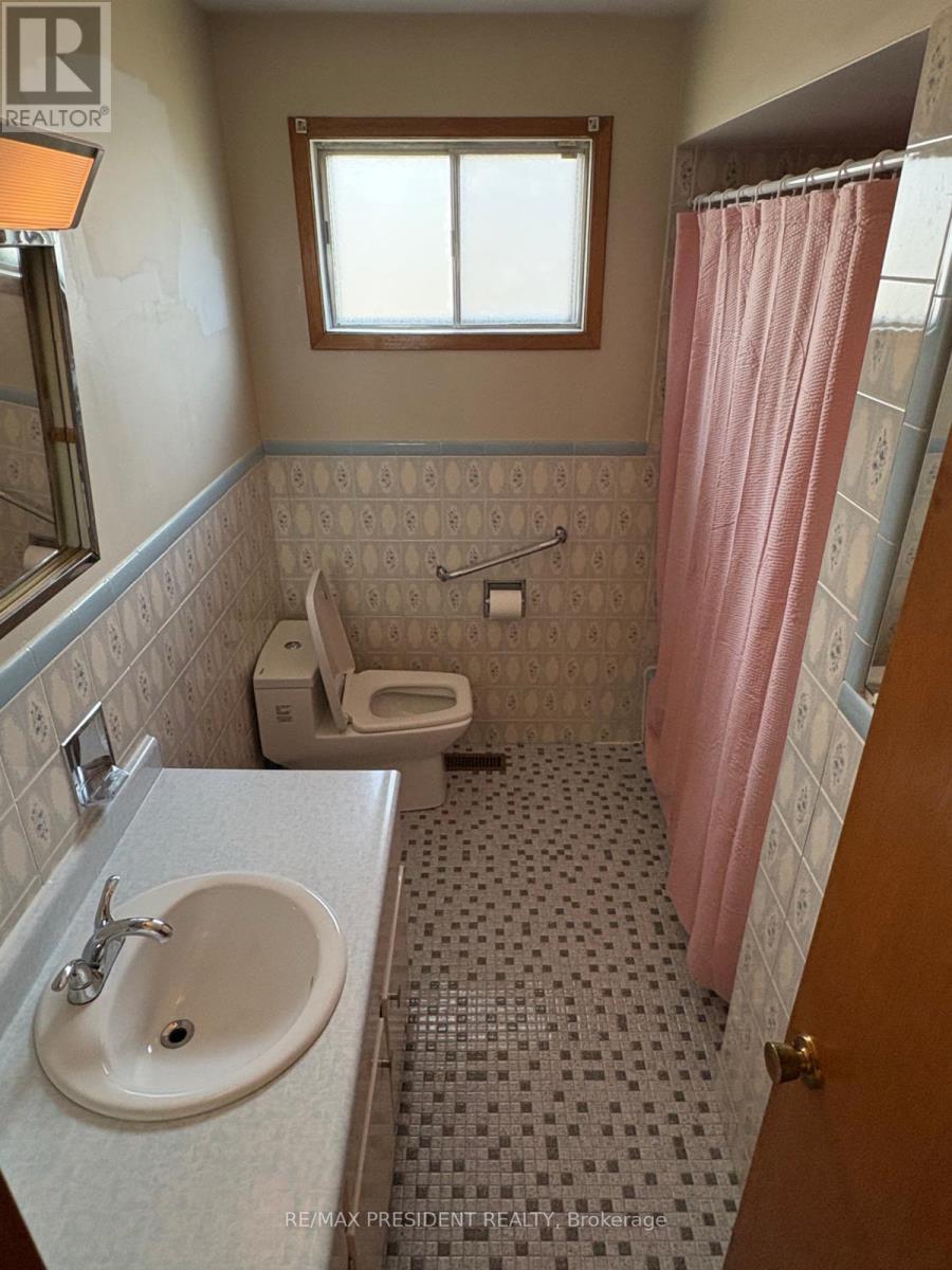 3759 Bayswater Crescent, Mississauga, ON - Indoor Photo Showing Bathroom