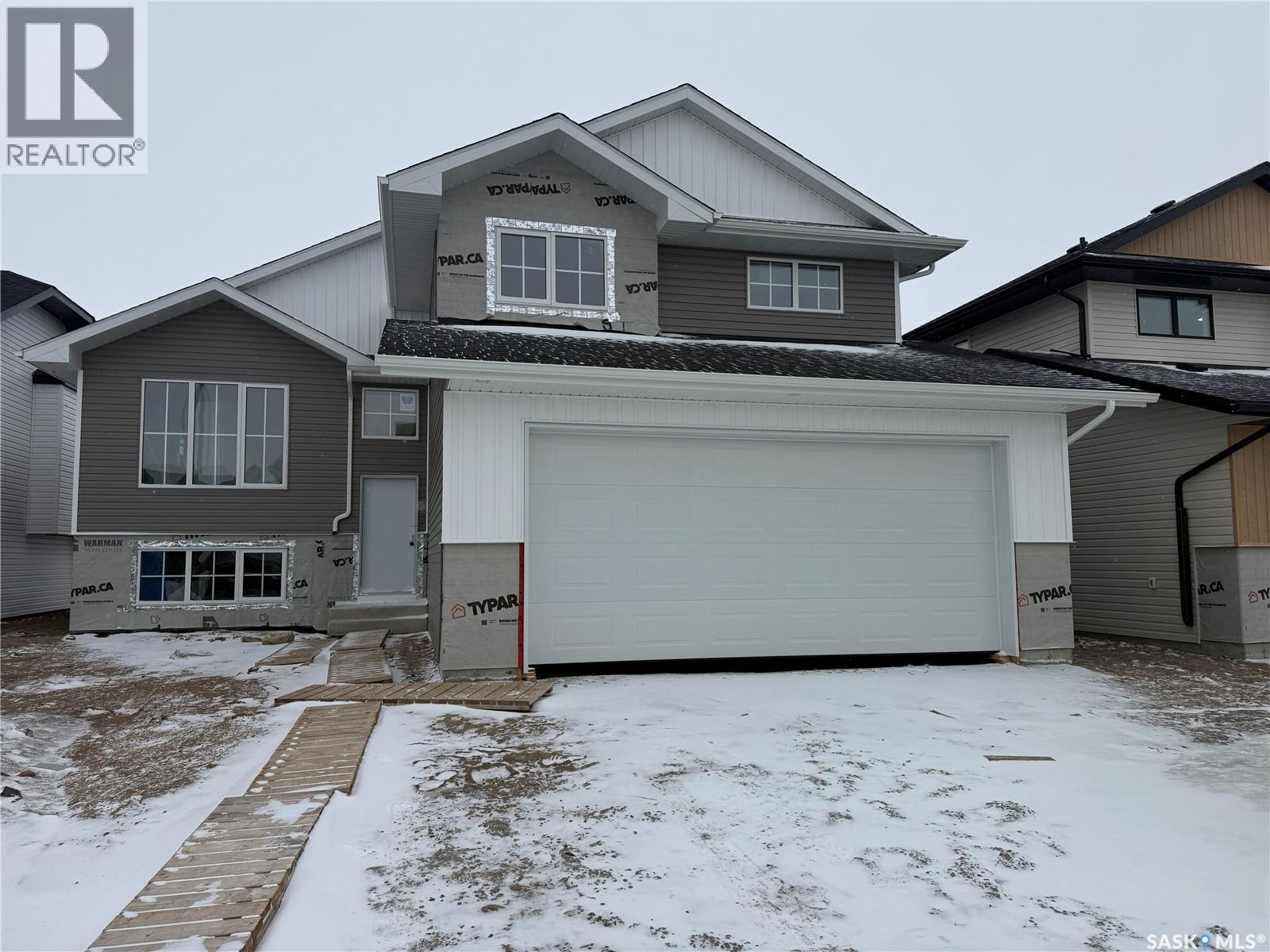 832 Woods Crescent, Warman, SK - Outdoor