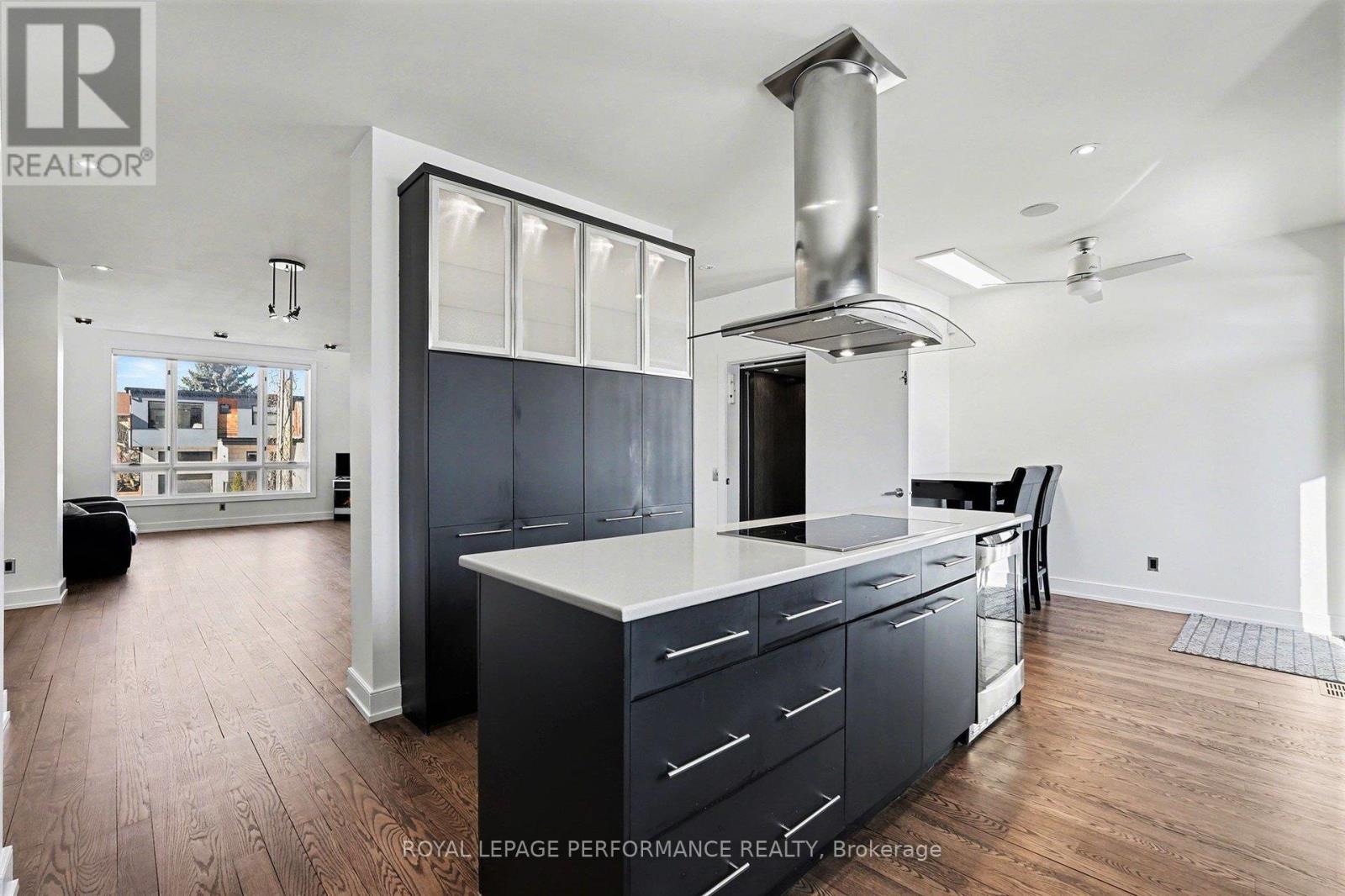 Storage solutions - 805 Kingsmere Avenue, Ottawa, ON - Indoor Photo Showing Kitchen