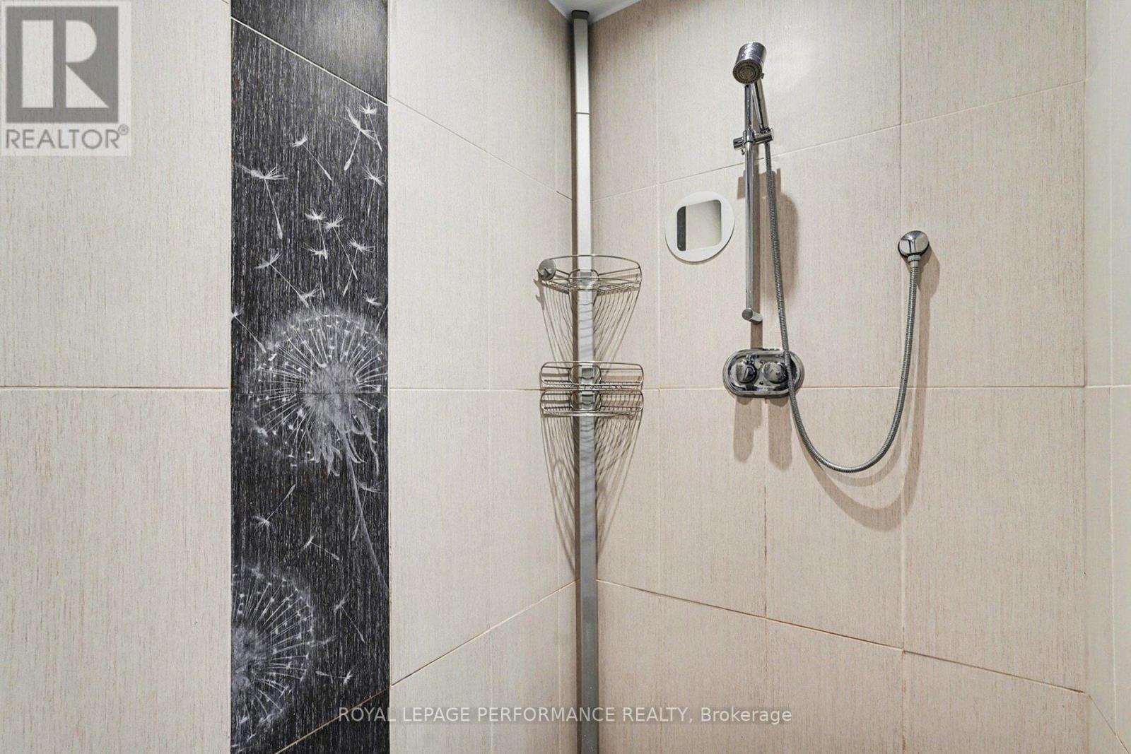 805 Kingsmere Avenue, Ottawa, ON - Indoor Photo Showing Bathroom