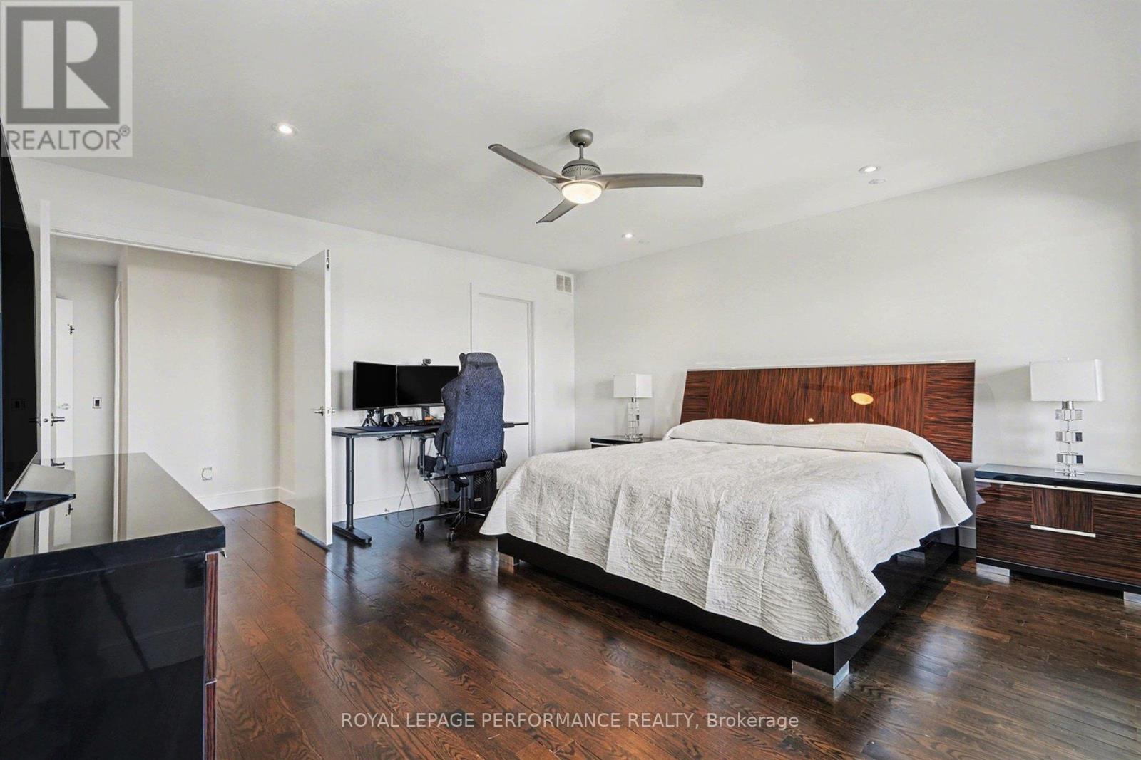 Walkin closet, ensuite, private sunset balcony - 805 Kingsmere Avenue, Ottawa, ON - Indoor Photo Showing Bedroom