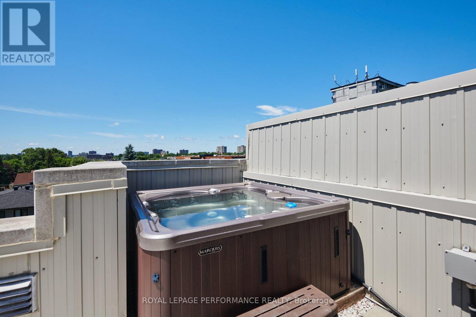 Sunset Hot Tub soaks - 805 Kingsmere Avenue, Ottawa, ON - Outdoor