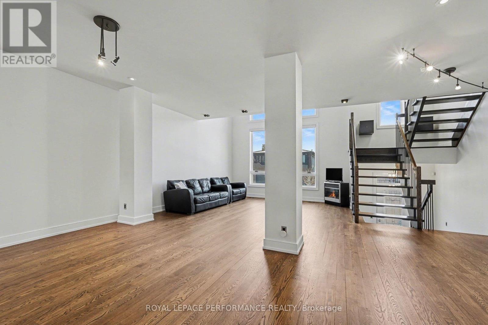 Designer paint 2026 - 805 Kingsmere Avenue, Ottawa, ON - Indoor Photo Showing Other Room