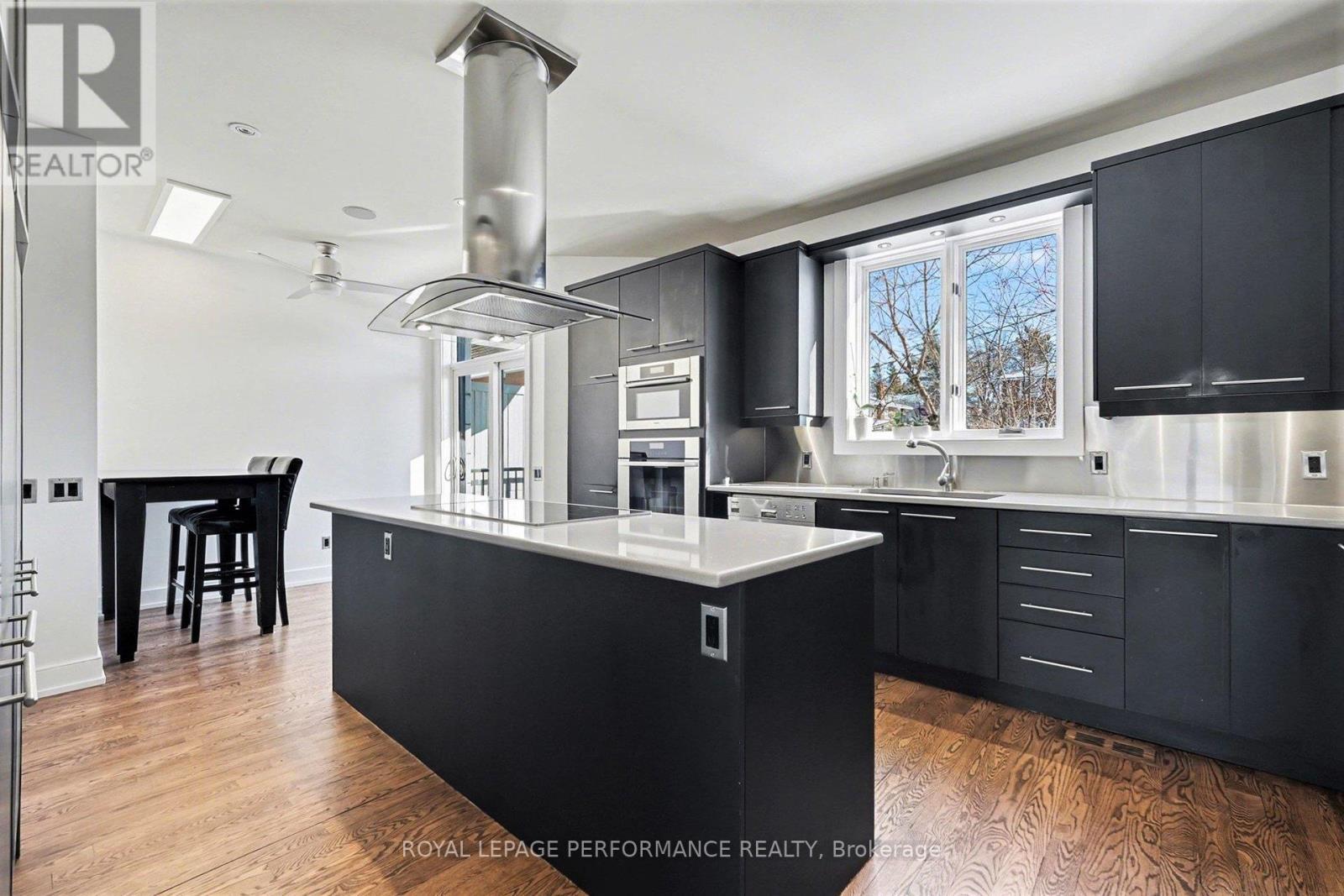 Chef's Kiss Kitchen - 805 Kingsmere Avenue, Ottawa, ON - Indoor Photo Showing Kitchen With Upgraded Kitchen