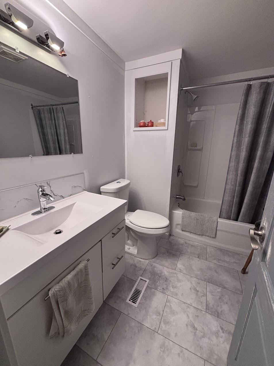 28-4395 Trans Canada Highway, Kamloops, BC
