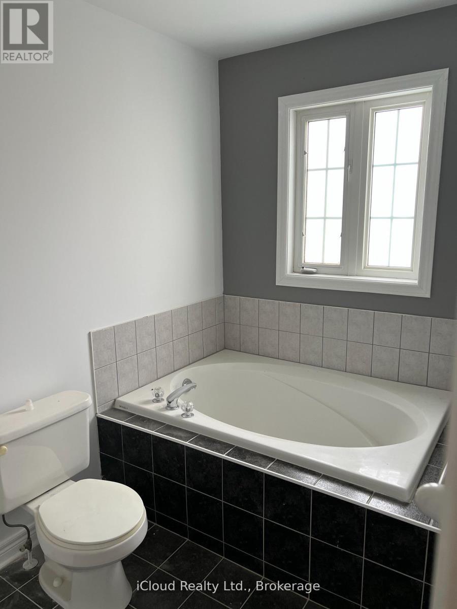 3956 Manatee Way, Mississauga, ON - Indoor Photo Showing Bathroom