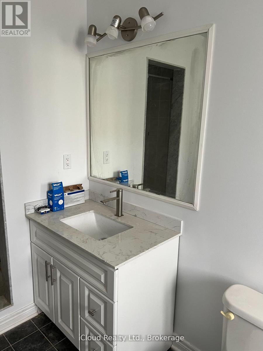 3956 Manatee Way, Mississauga, ON - Indoor Photo Showing Bathroom