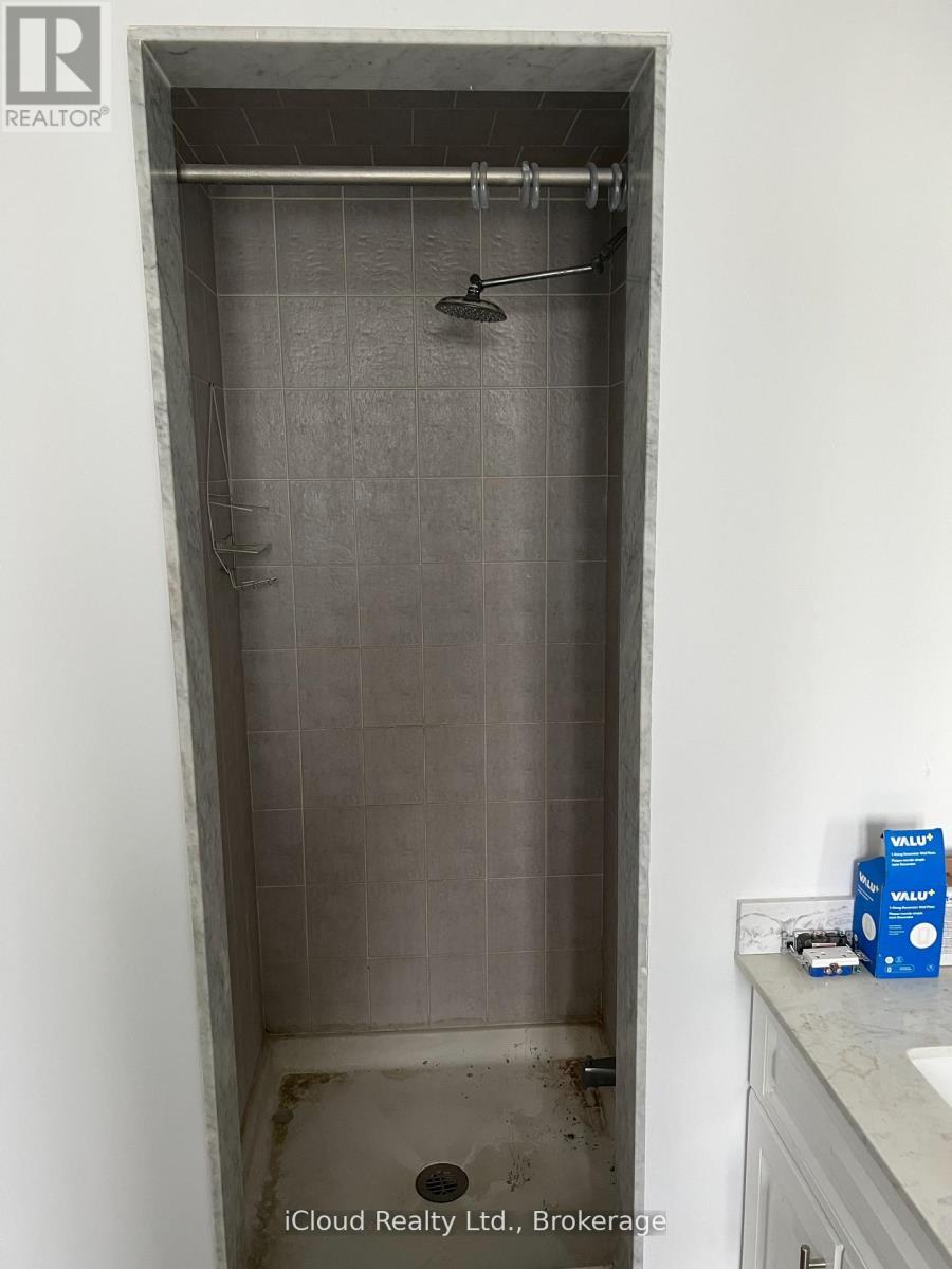 3956 Manatee Way, Mississauga, ON - Indoor Photo Showing Bathroom