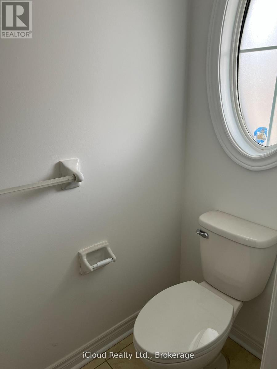 3956 Manatee Way, Mississauga, ON - Indoor Photo Showing Bathroom