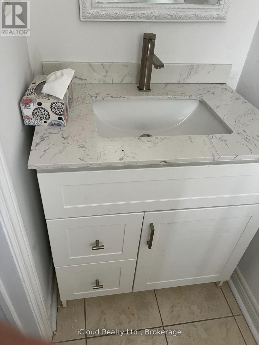 3956 Manatee Way, Mississauga, ON - Indoor Photo Showing Laundry Room