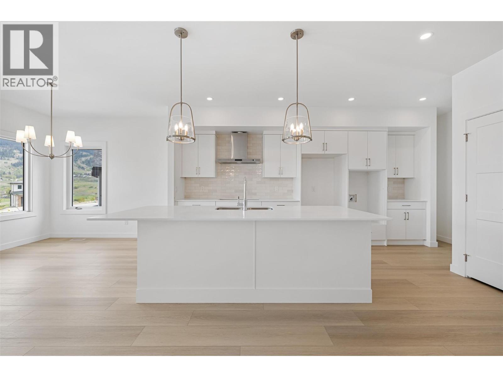 Kitchen - 442 Arrowleaf Rise, Coldstream, BC - Indoor Photo Showing Kitchen With Upgraded Kitchen