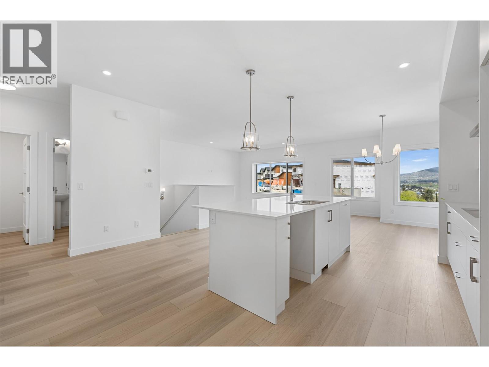 442 Arrowleaf Rise, Coldstream, BC - Indoor Photo Showing Kitchen
