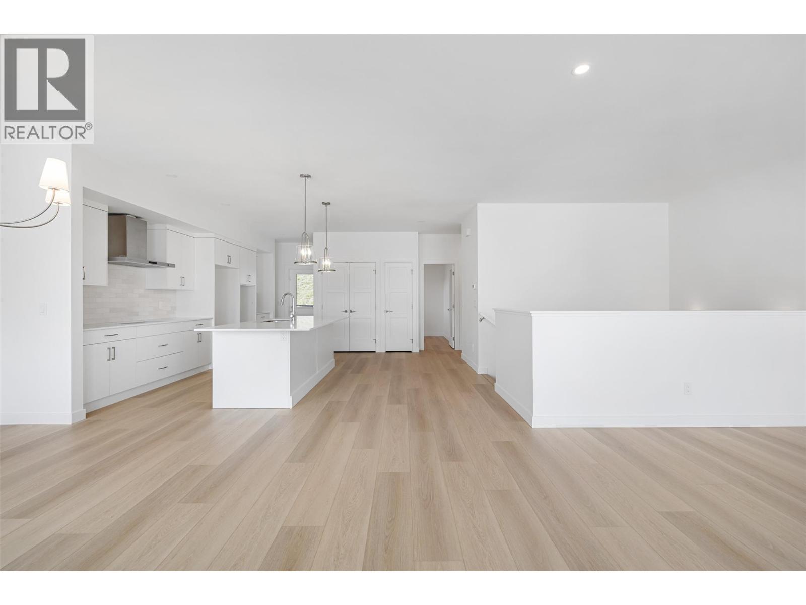 442 Arrowleaf Rise, Coldstream, BC - Indoor Photo Showing Kitchen
