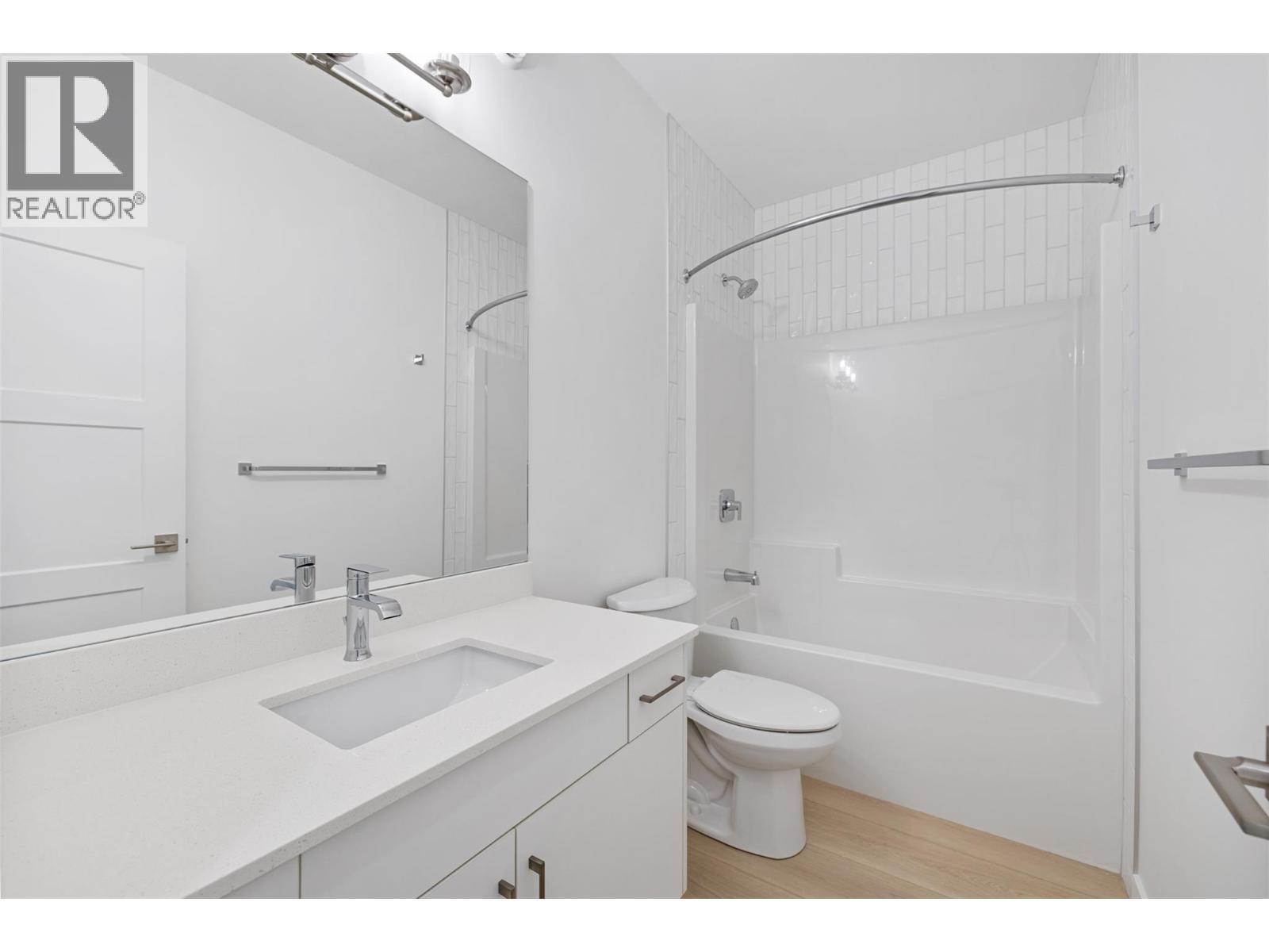 442 Arrowleaf Rise, Coldstream, BC - Indoor Photo Showing Bathroom